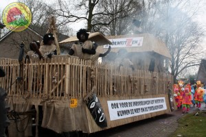 Eerste prijs praalwagens: Inboorlingen